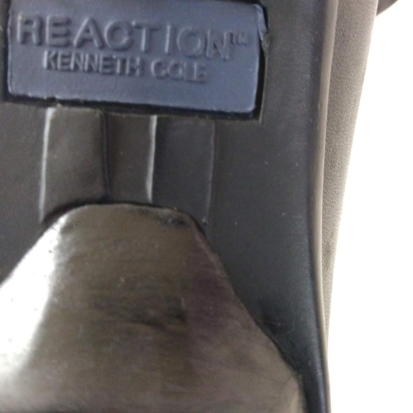 Kenneth Cole Reaction Black Leather Pump - Picture 10 of 10